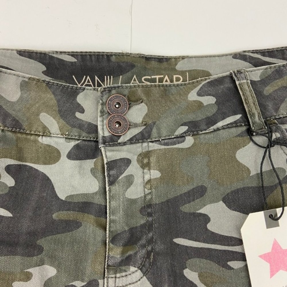 - Vanilla Star Green Camo Distressed Midi Shorts - Picture 7 of 9